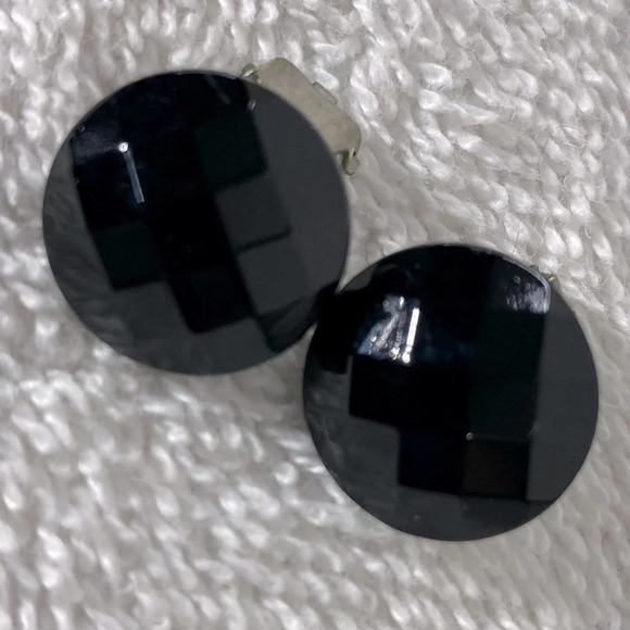 Vintage Black Plastic Multi  Facet Circle Clip On Earrings - Picture 7 of 8